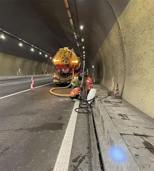 眉山隧道排水渠清淤